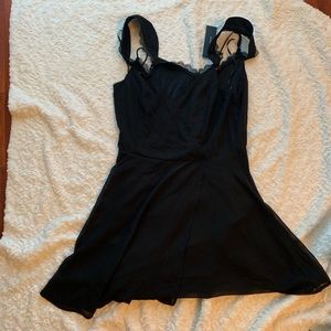 LULU’S BLACK LACE OFF-THE-SHOULDER DRESS